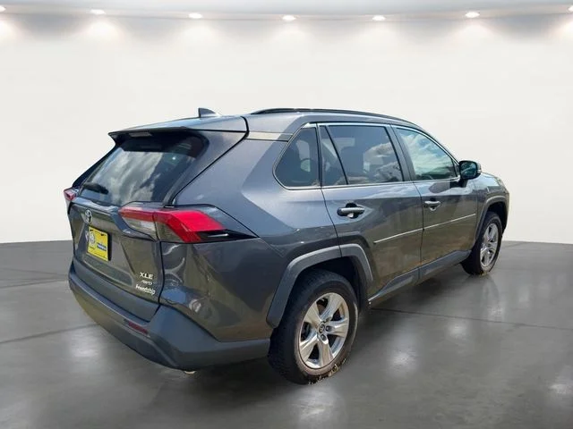 Used 2019 Gray Toyota XLE image 13