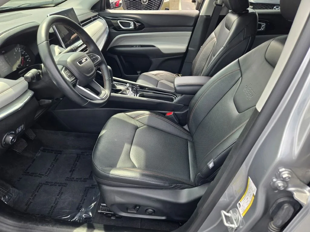 Used 2022 Silver Jeep Limited image 21