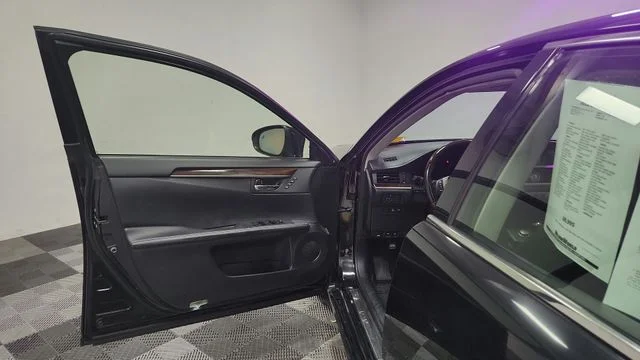 Used 2015 Silver Lexus 350 image 19