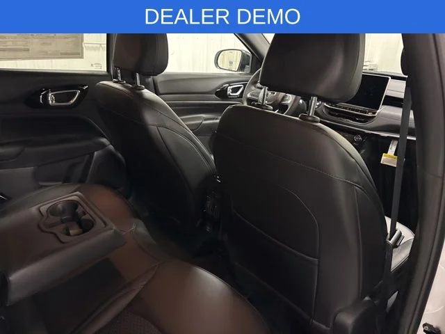 New 2026 White Jeep Latitude image 28