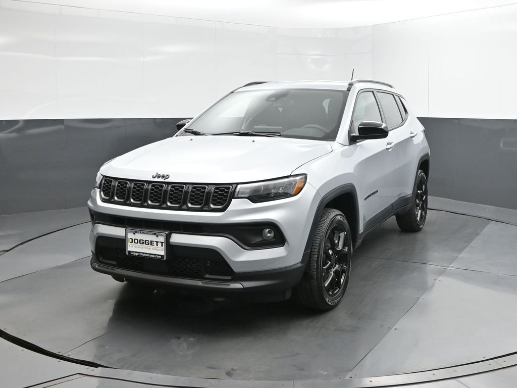 New 2026 Silver Zynith Metallic Clearcoat Jeep Latitude image 30