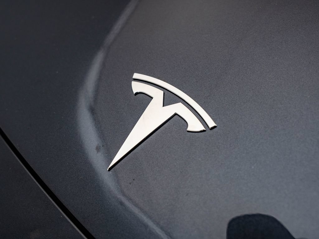 Used 2024 Stealth Gray Tesla  image 3