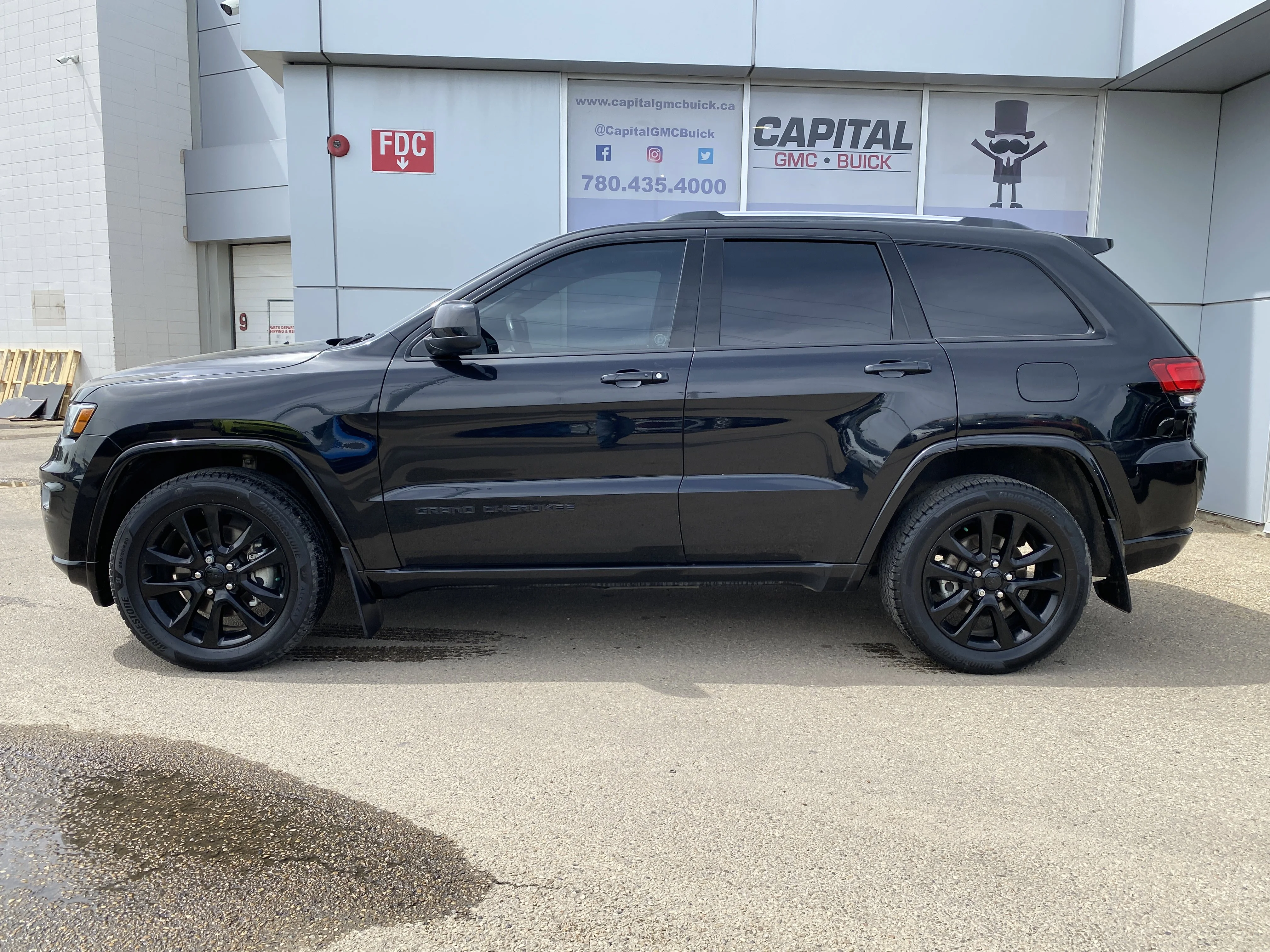 Certified Used 2021 Black Jeep Altitude image 2
