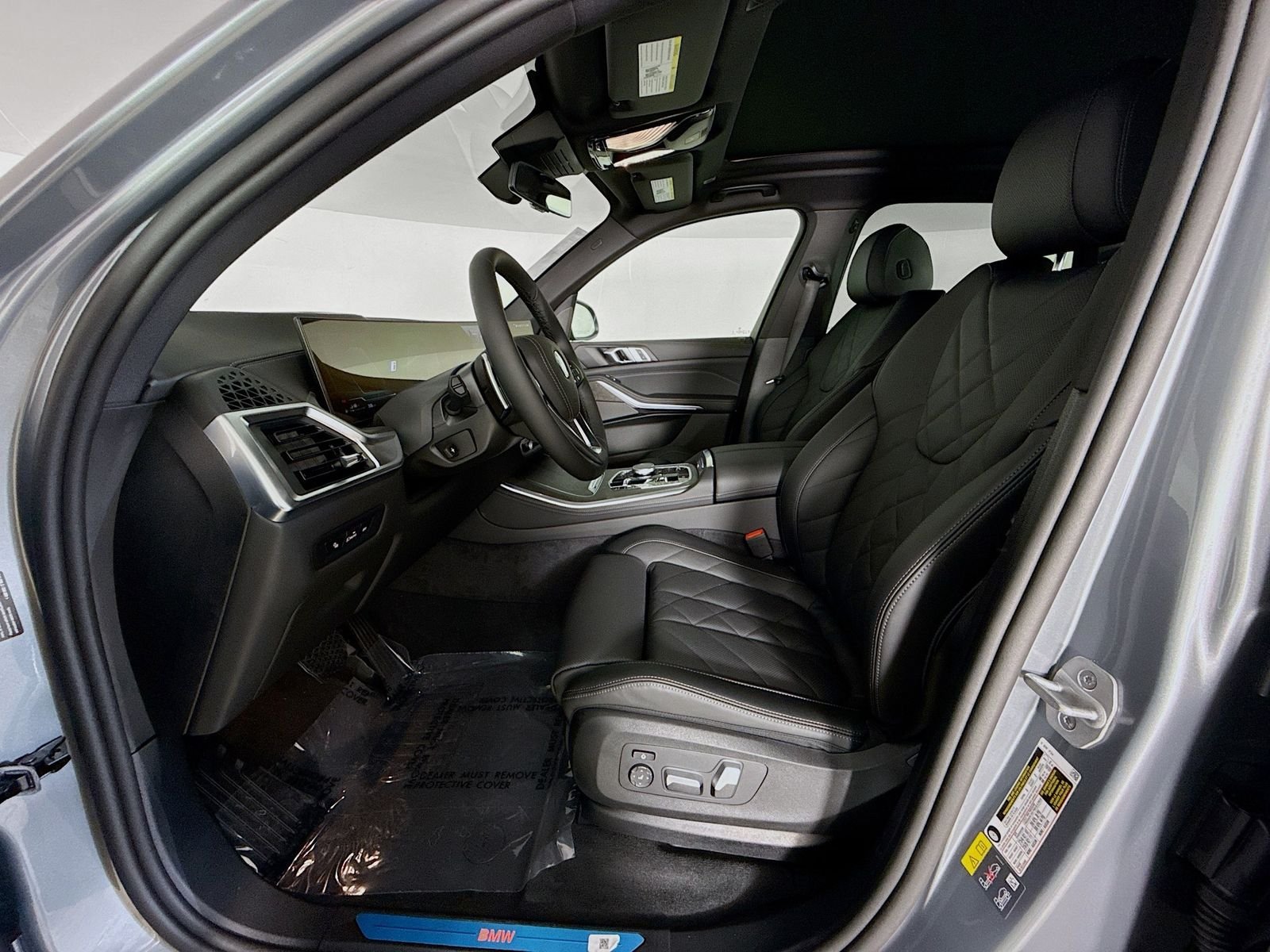 New 2026 Skyscraper Grey Metallic BMW xDrive50e image 22