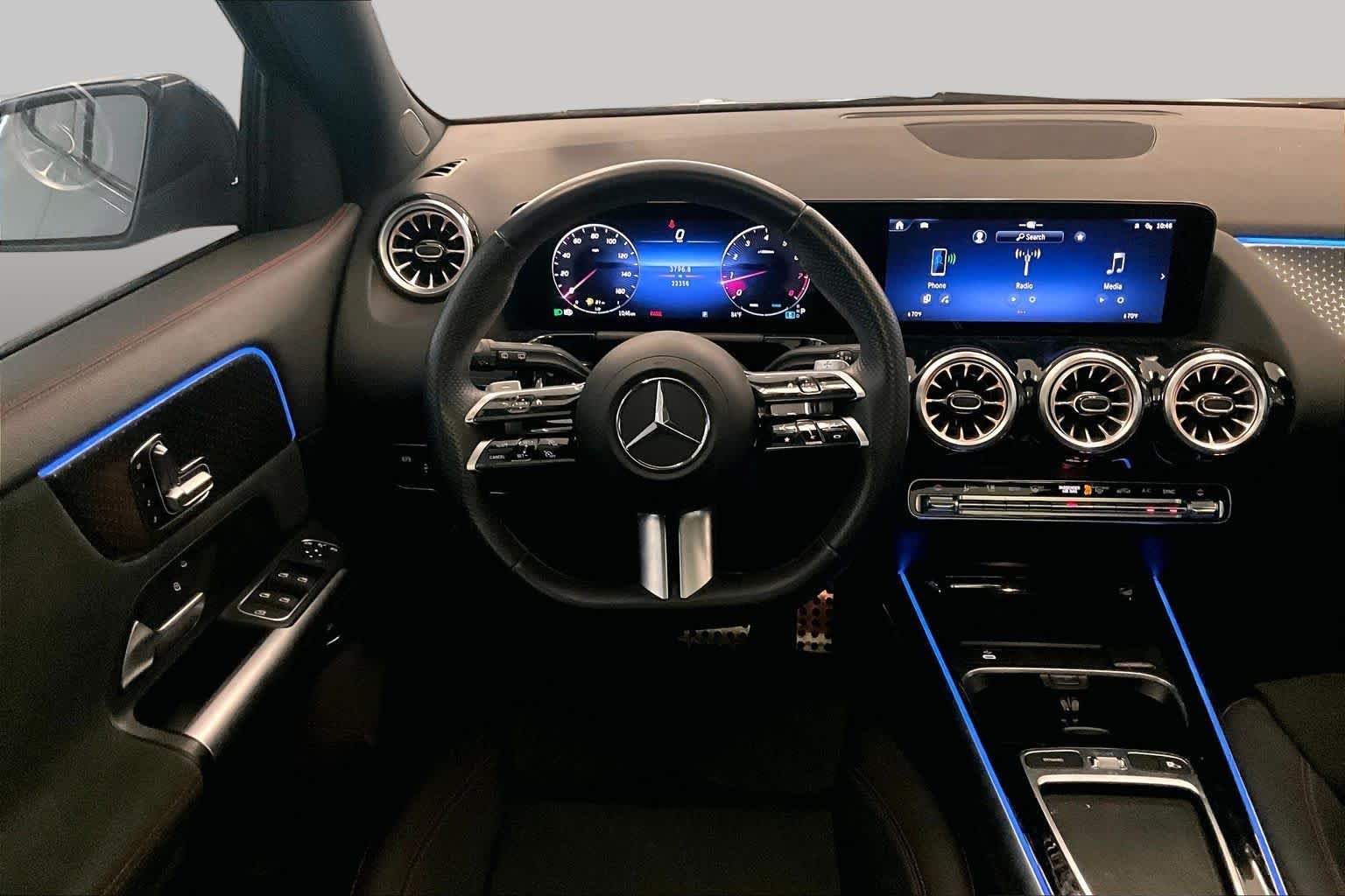 Used 2025 Mountain Grey Metallic Mercedes-Benz GLA 250 image 17