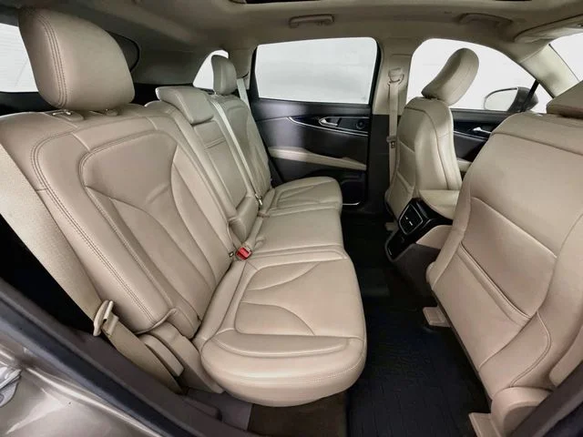 Used 2021 Mocha Lincoln Reserve image 28