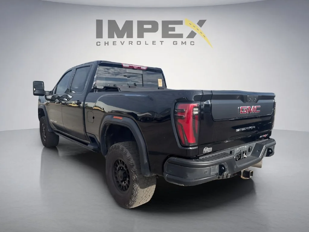 Used 2024  GMC AT4X image 3