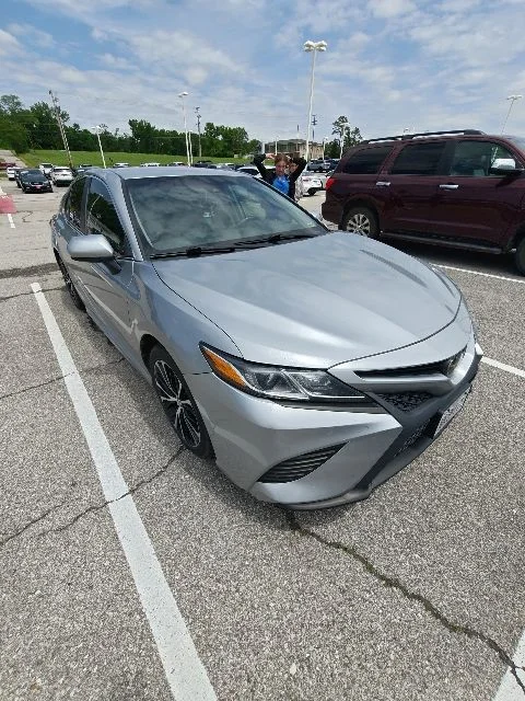 Used 2019 Silver Toyota SE image 7