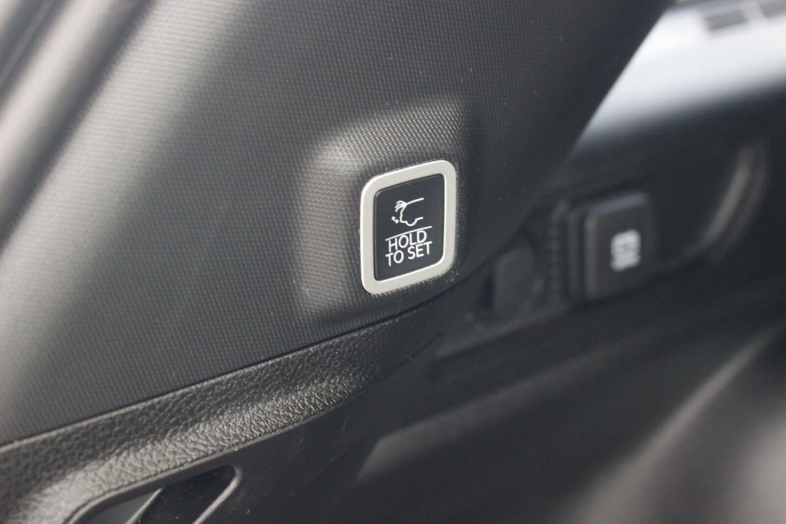 Used 2024 White Jeep Limited image 11