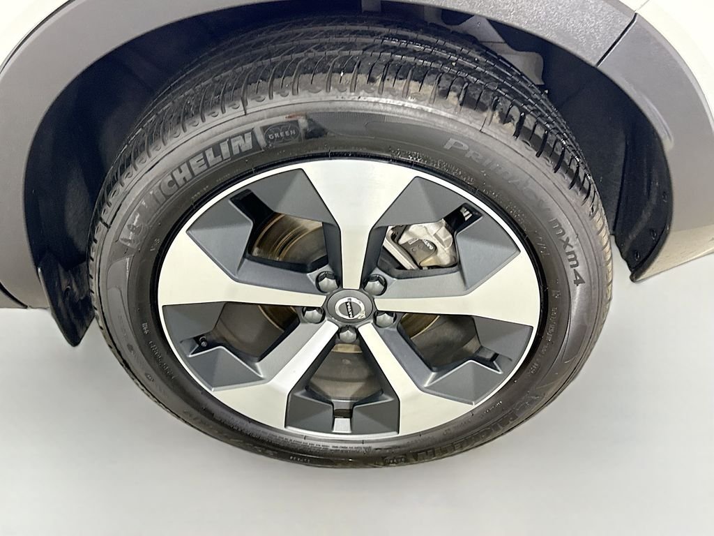 Used 2025 White Volvo B5 Plus Bright Theme image 25