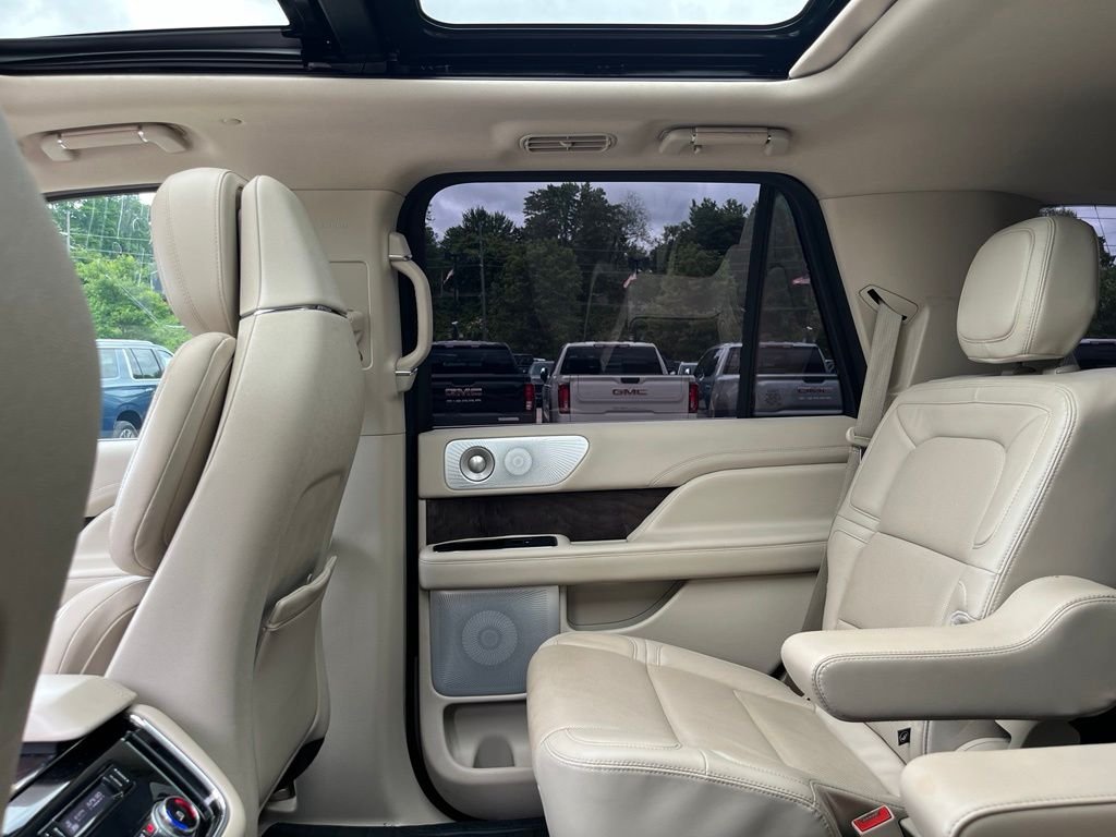 Used 2020 White Lincoln Reserve image 23