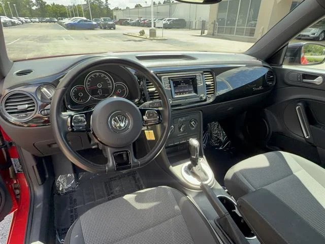 Used 2018 Tornado Red Volkswagen 2.0T S image 10