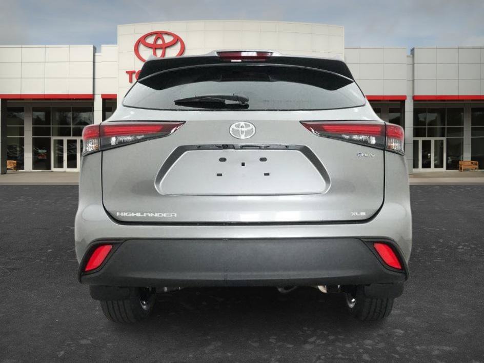 New 2026 Heavy Metallic Toyota Hybrid XLE image 8