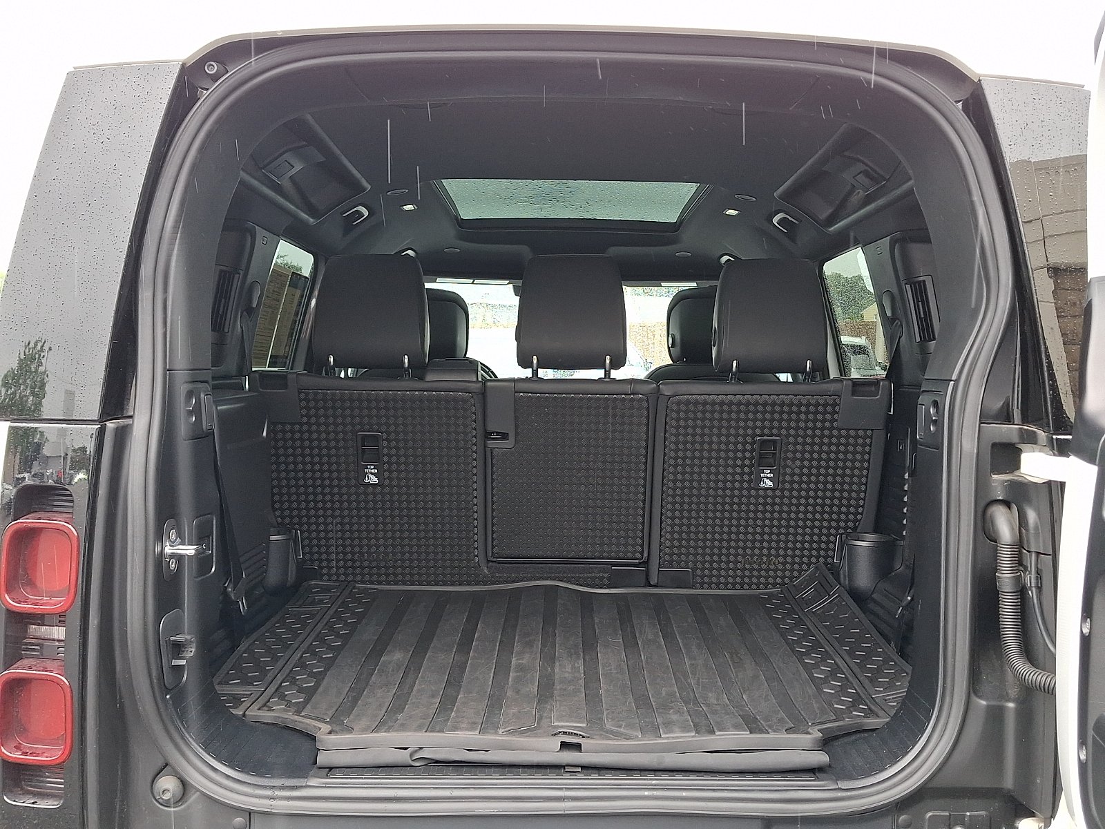 Used 2022 Fuji White - 1AA Land Rover 110 X-Dynamic HSE image 28