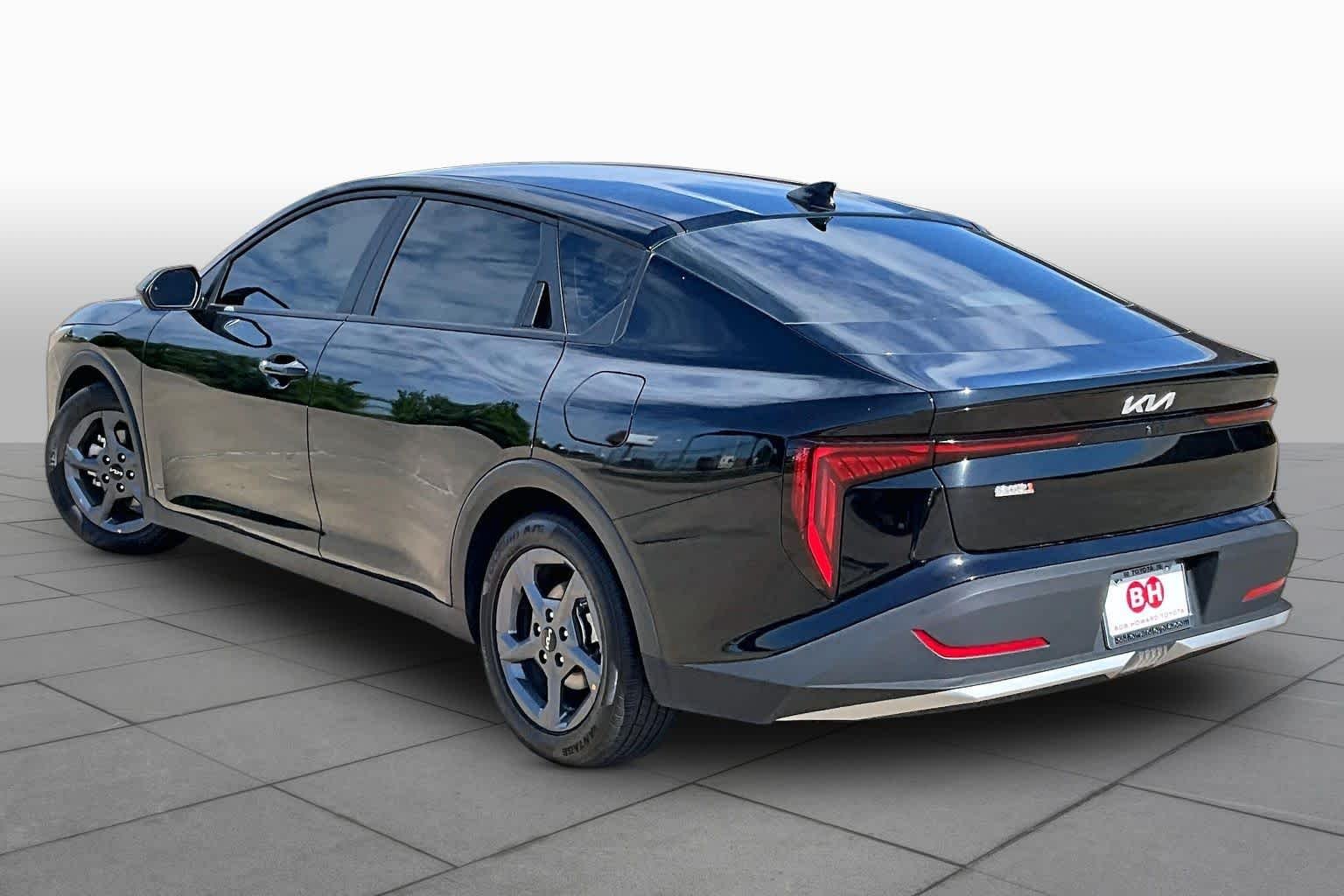 2025 Kia K4 LXS - Photo 11