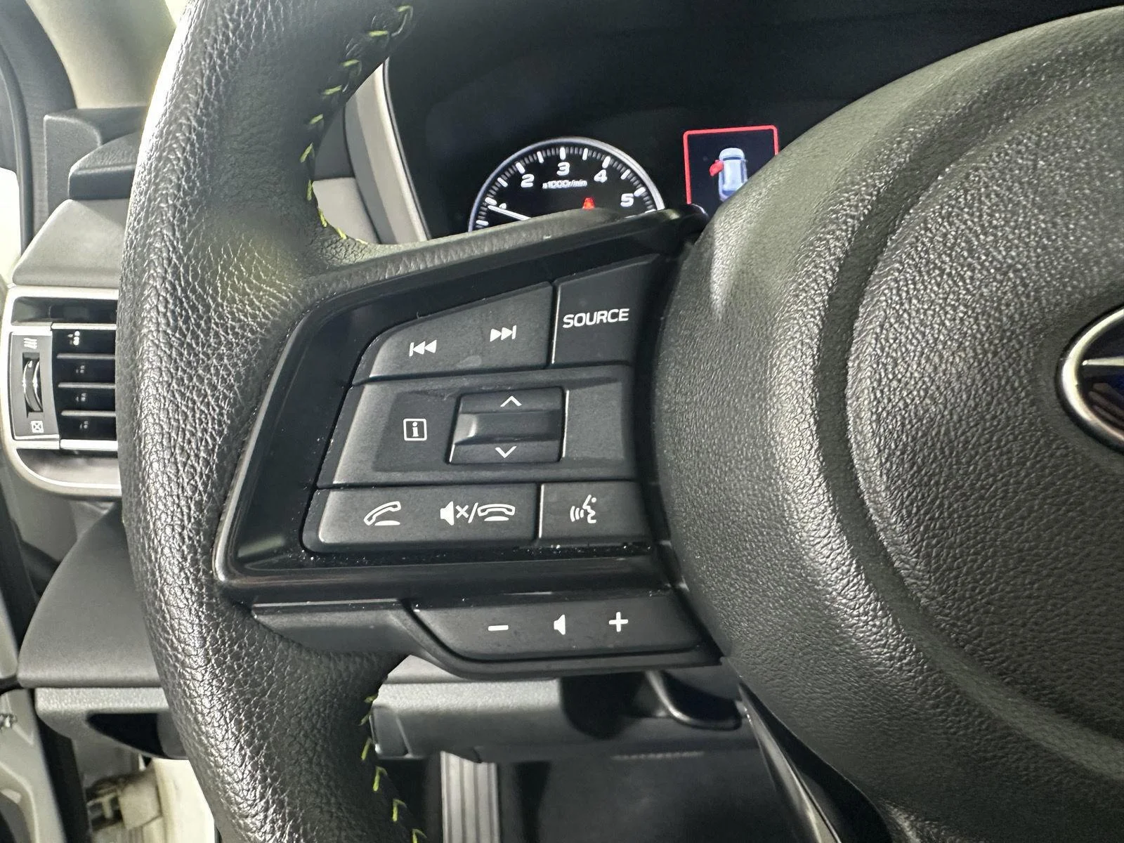 Used 2025 Crystal White Pearl Subaru Onyx Edition image 24