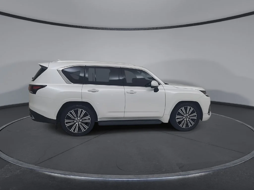 Used 2024 White Lexus 600 Luxury image 17