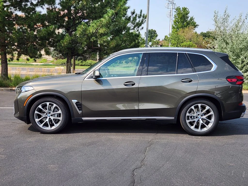 New 2026 Manhattan Green Metallic BMW xDrive40i image 2
