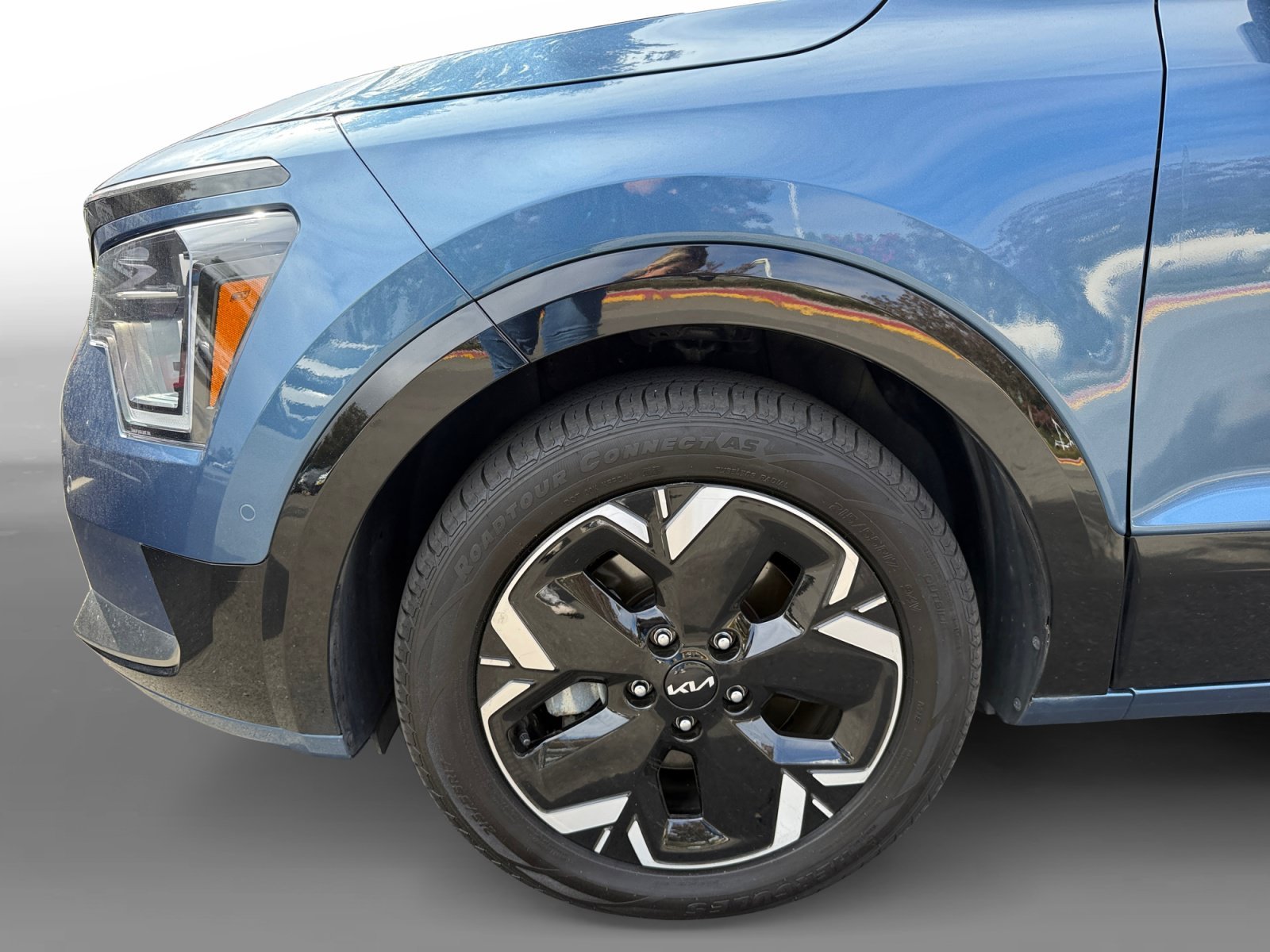 Certified Used 2023 Mineral Blue Kia Wave image 9