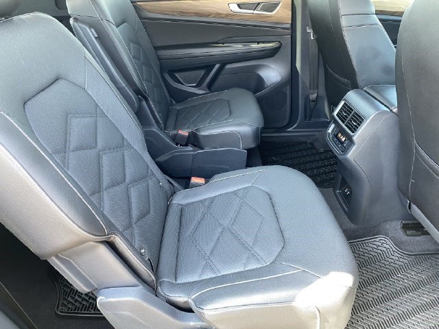 Used 2024 Gray Volkswagen 2.0T SE w/Technology image 13