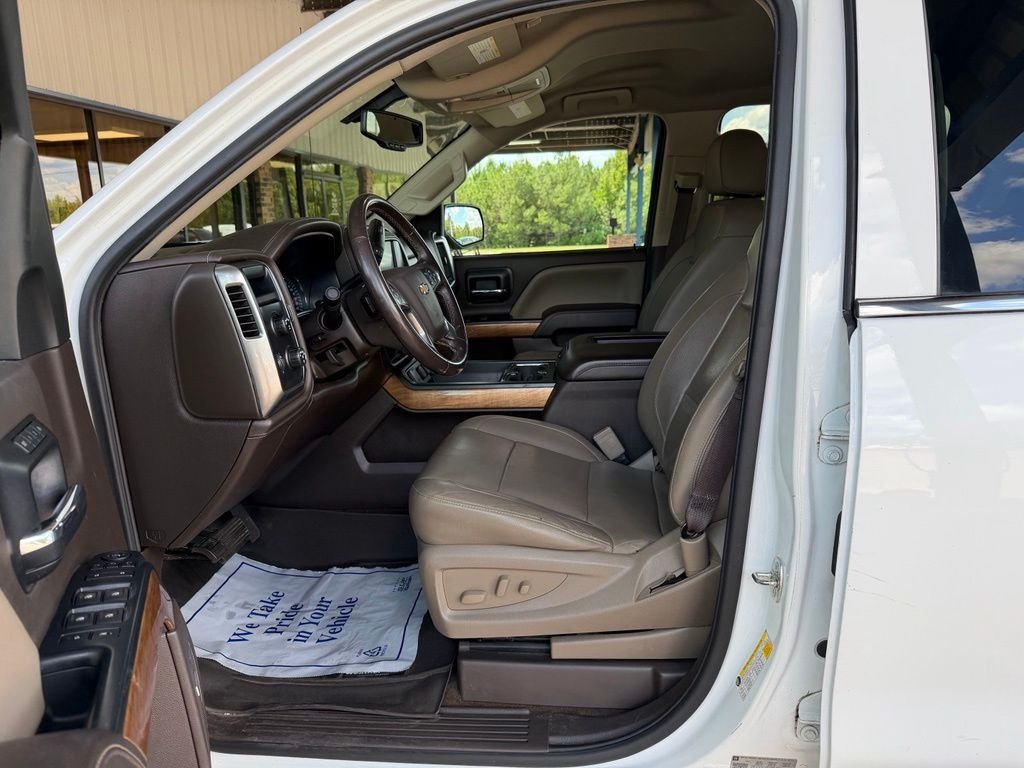 Used 2018 White Chevrolet LTZ image 3