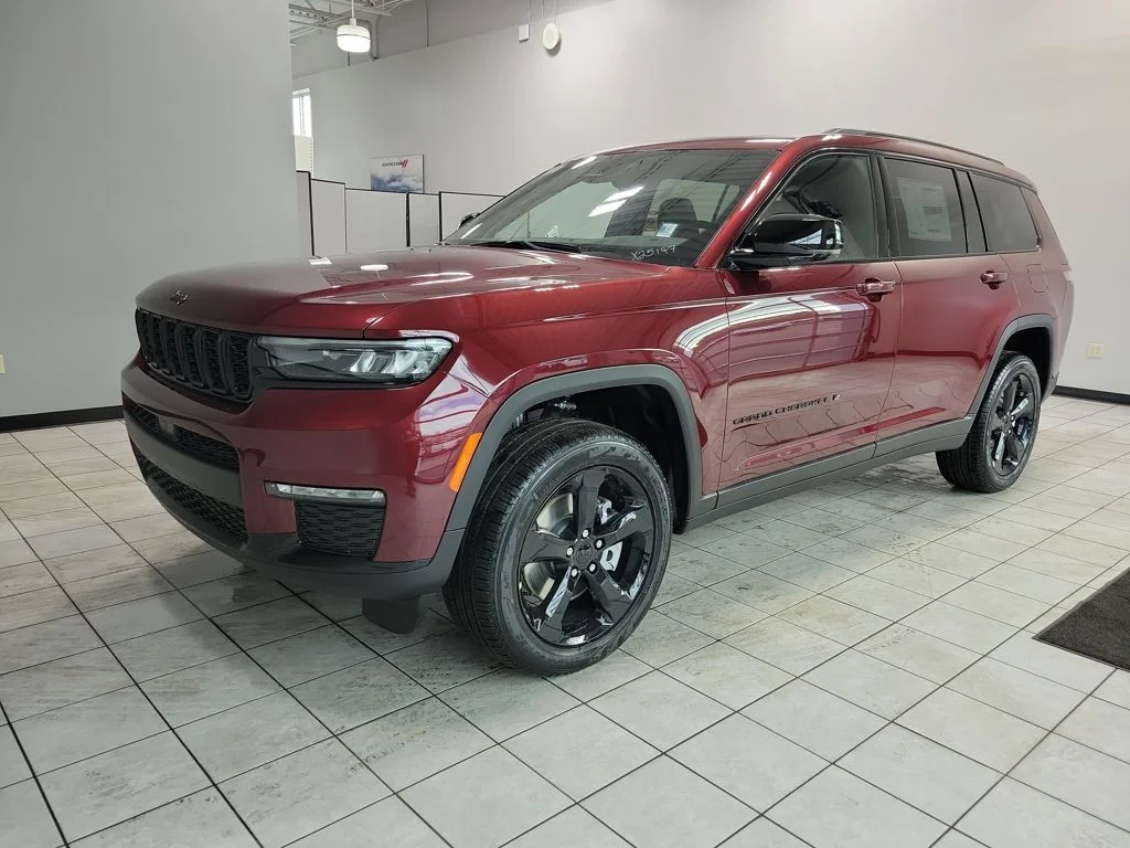 New 2025 Velvet Red Pearl-Coat Exterior Paint Jeep Limited image 2