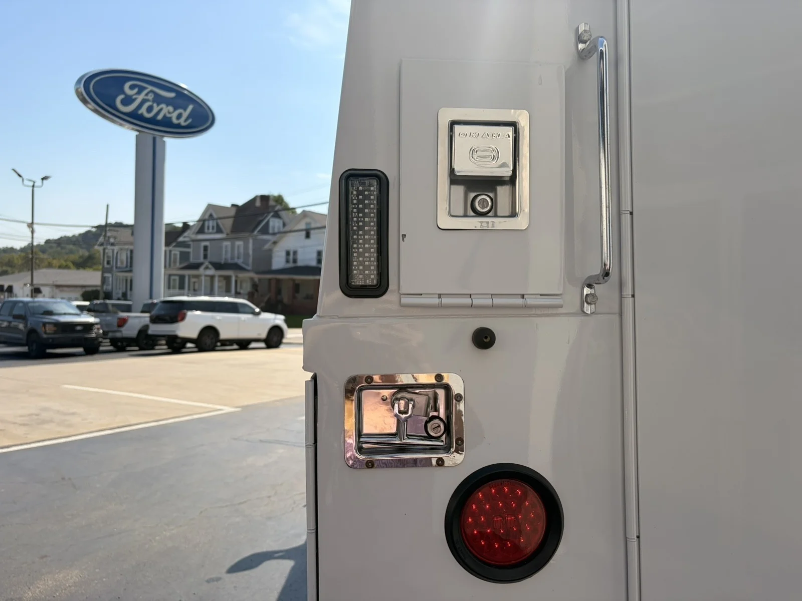 Used 2013 White Ford  image 8