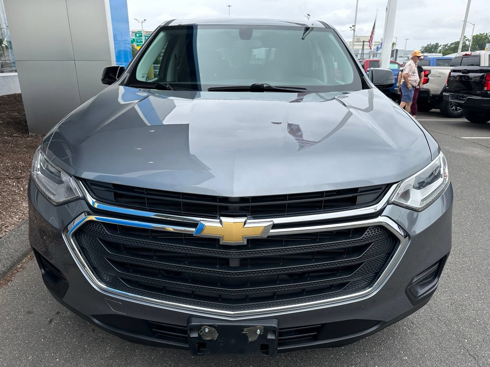 Used 2018 Chevrolet Traverse 1FL with VIN 1GNEVLKW2JJ189473 for sale in East Hartford, CT