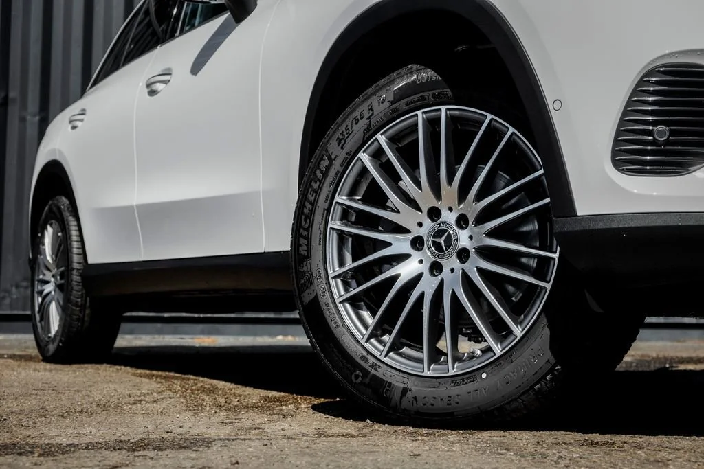 New 2026 Polar White Mercedes-Benz GLC 300 image 40