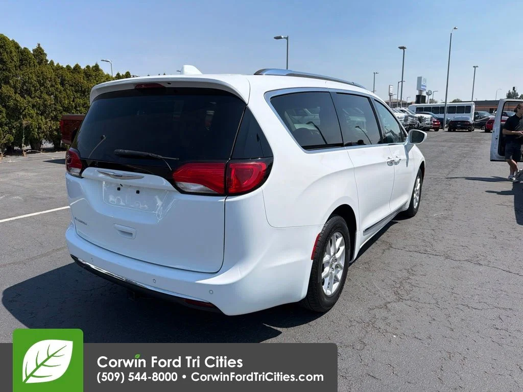 Used 2020 Bright White Clearcoat Chrysler Touring L image 9