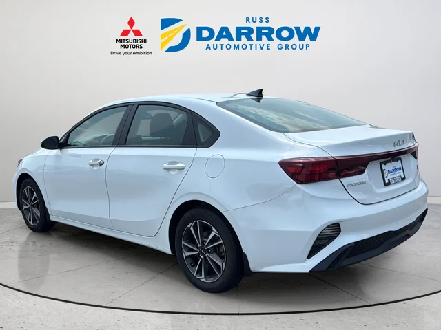 Used 2023 White Kia LXS image 3