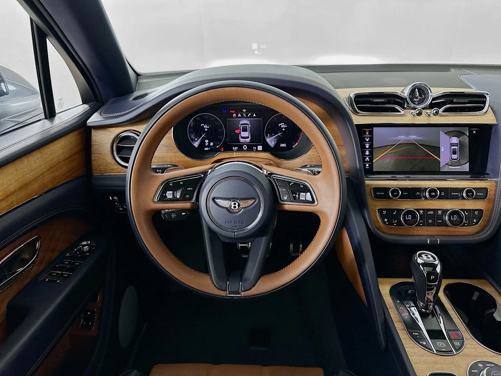 Used 2023 Silver Bentley  image 17