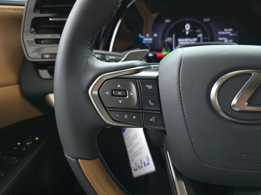 New 2026 Eminent White Pearl Lexus PREMIUM image 17