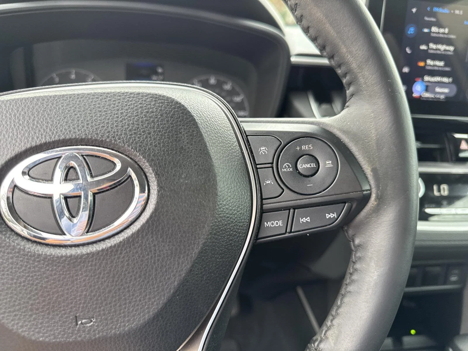 Used 2024 Wind Chill Pearl Toyota LE image 17