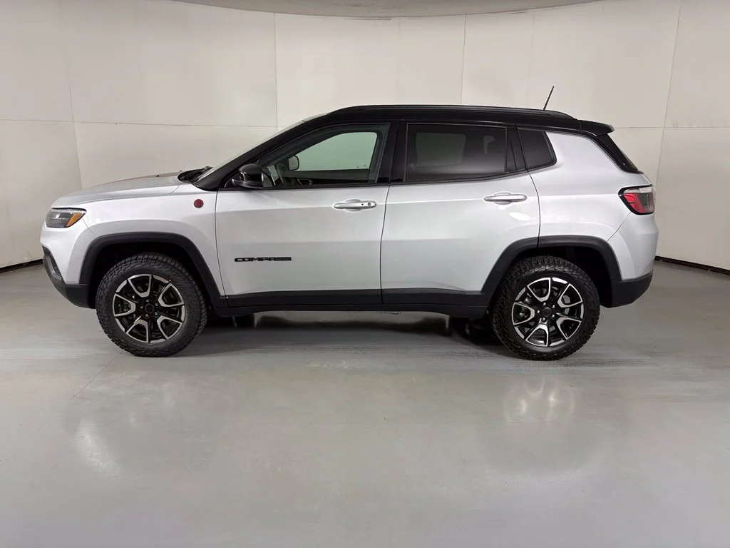 Used 2025 Silver Jeep Trailhawk image 5