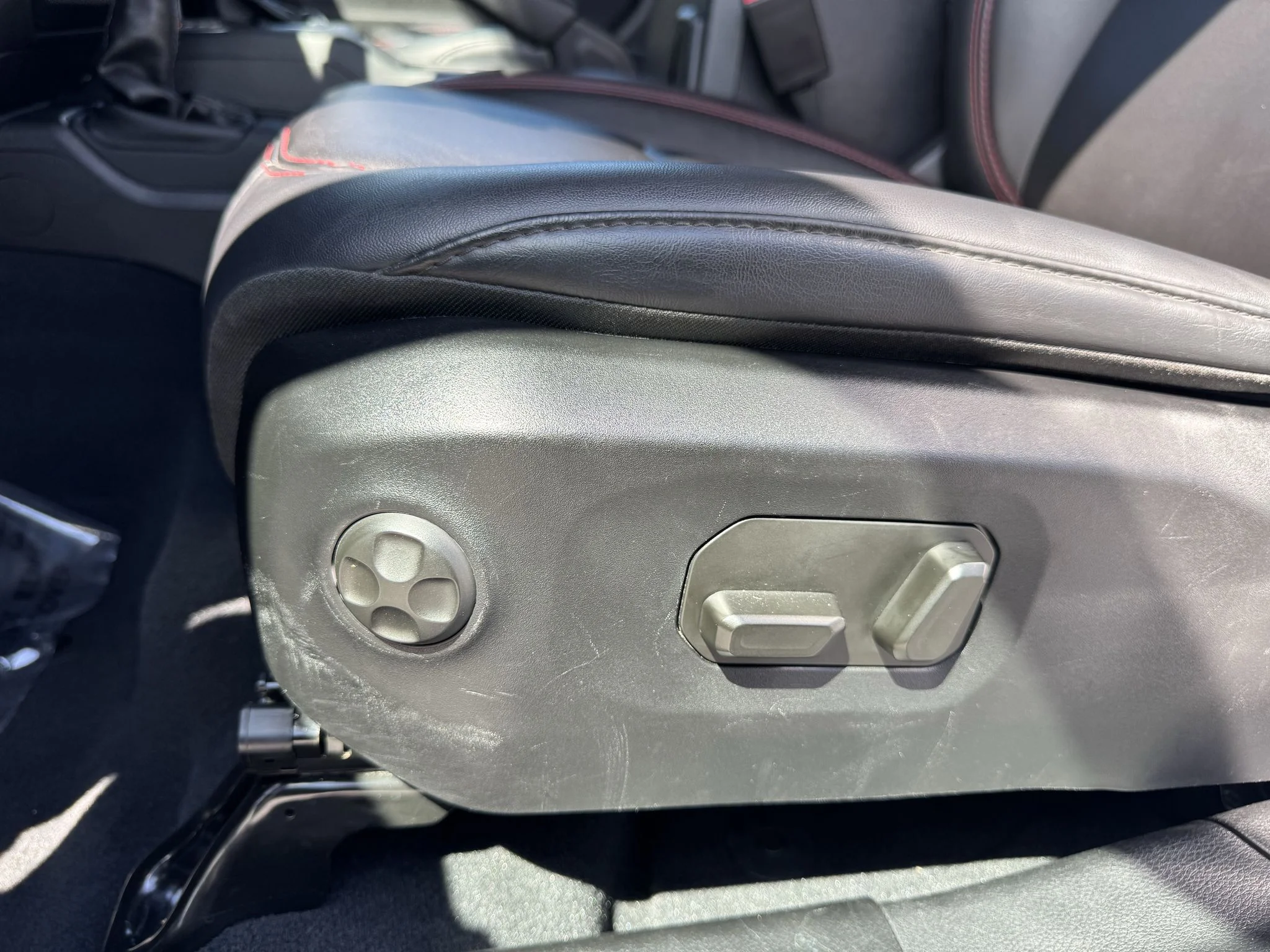 Used 2024 Silver Zynith Clearcoat Jeep Rubicon X image 16