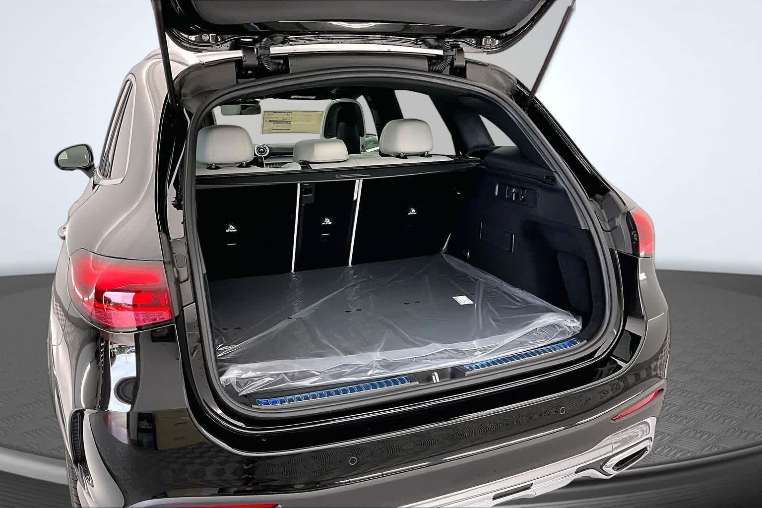 New 2026 Obsidian Black Metallic Mercedes-Benz GLC 300 image 19