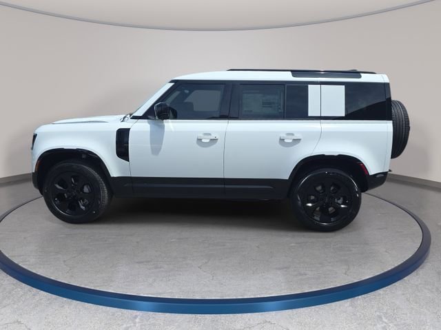 Used 2026 White Land Rover X-Dynamic SE image 8