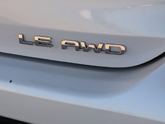 Used 2023 Off-white Toyota LE image 34