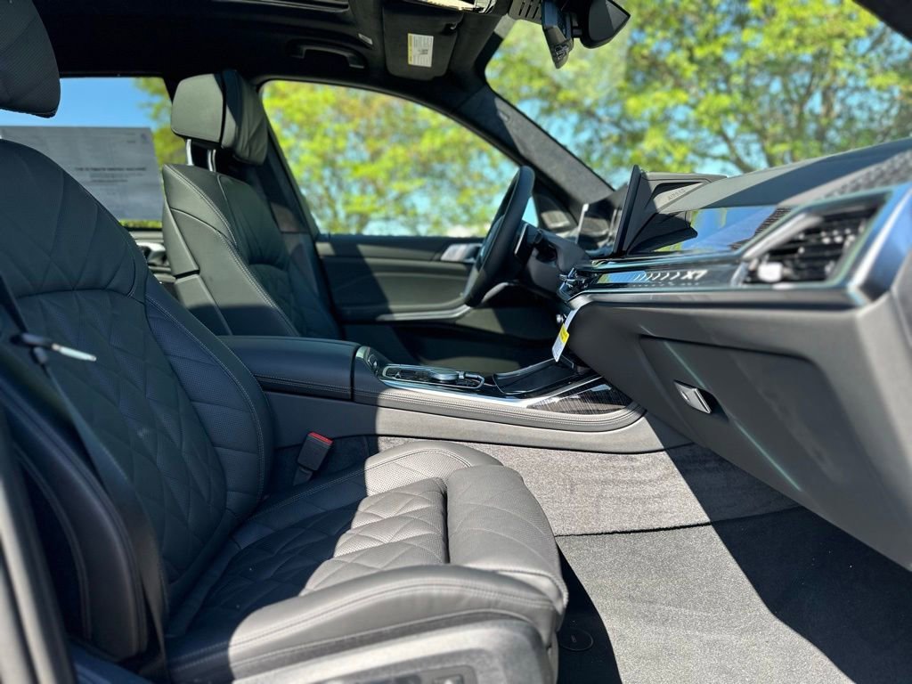 New 2027 Black Sapphire Metallic BMW xDrive40i image 25