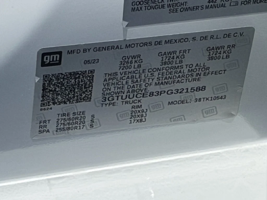 Used 2023 SUMMIT WHITE GMC Elevation image 22