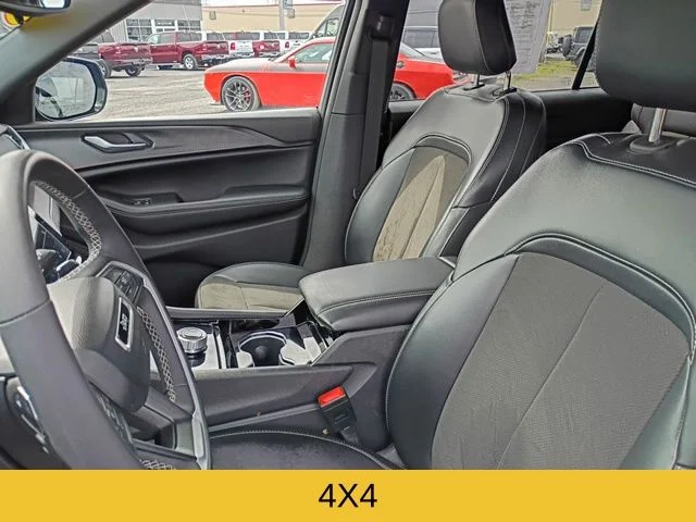 Used 2023 Red Jeep Altitude image 12