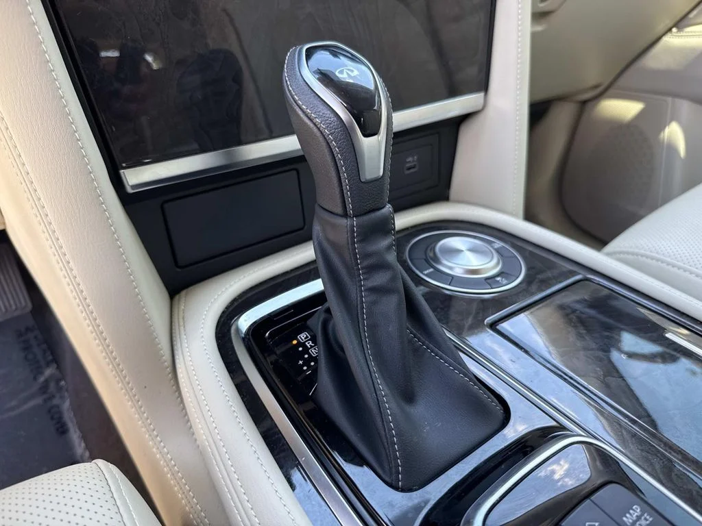 Used 2022 White INFINITI LUXE image 38