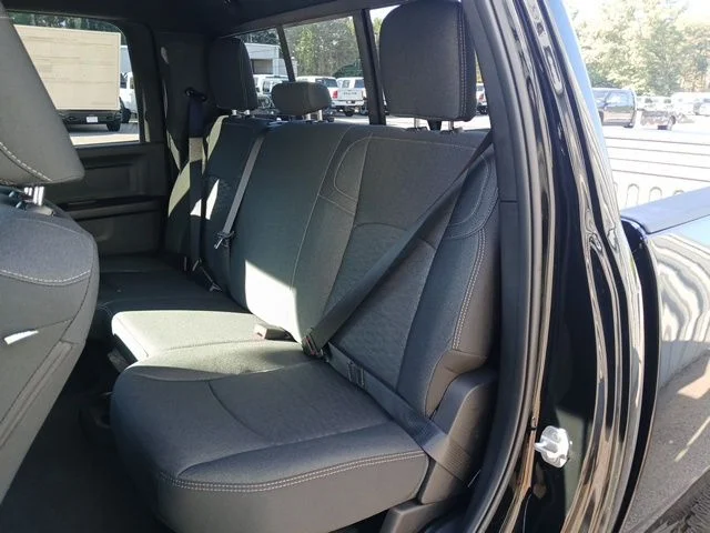 New 2026 Diamond Black Crystal Pearl-Coat Exterior Paint RAM Tradesman image 18