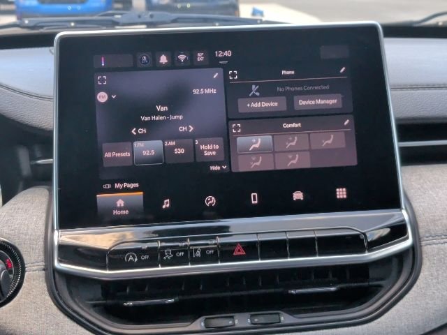 Used 2024 Hydro Blue Pearlcoat Jeep Latitude image 21