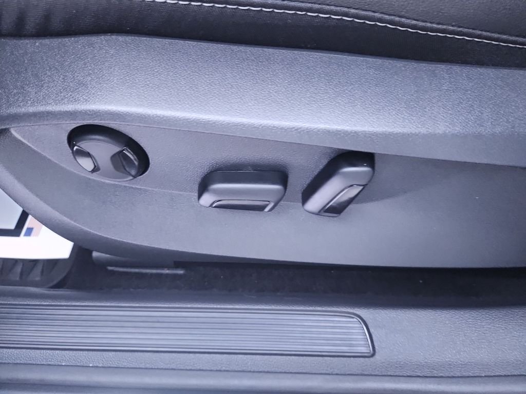 2024 Volkswagen Taos SE - Photo 12