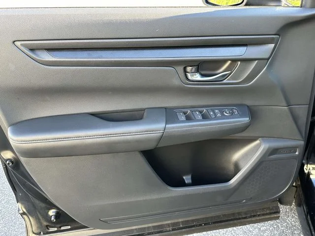 2025 Honda CR-V LX - Photo 16