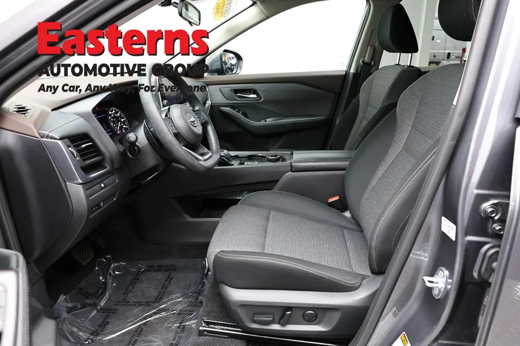 Used 2023 Gray Nissan SV image 13