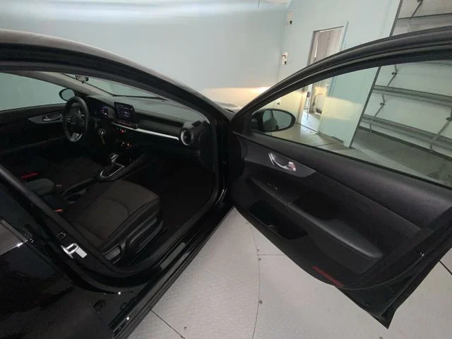 Used 2023 Black Kia LXS image 23