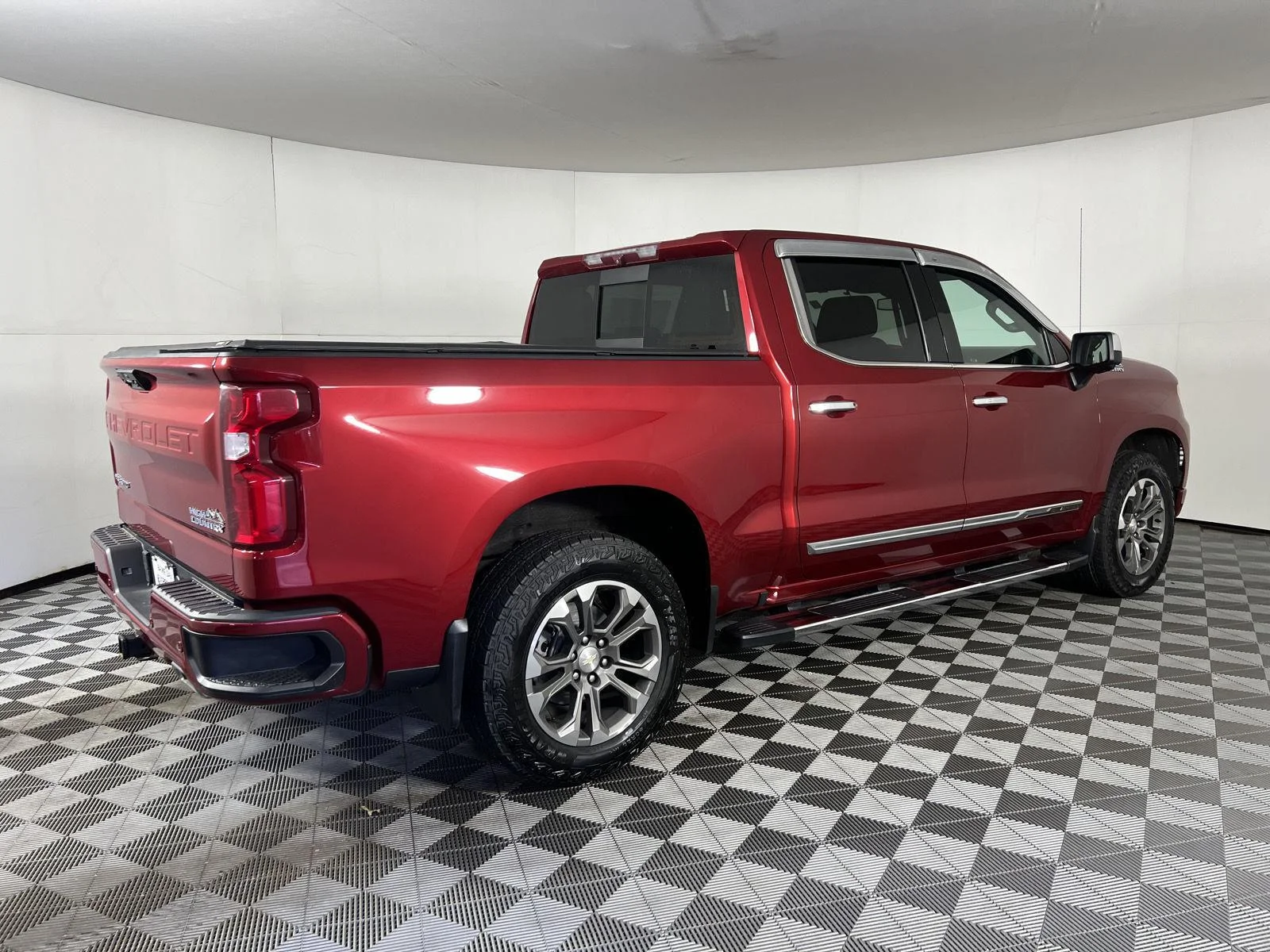 Used 2022 CHERRY RED TINTCOAT Chevrolet High Country image 23